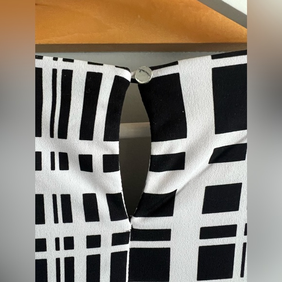 Calvin Klein Pleated Boatneck Sleeveless Blouse XL - Picture 6 of 6